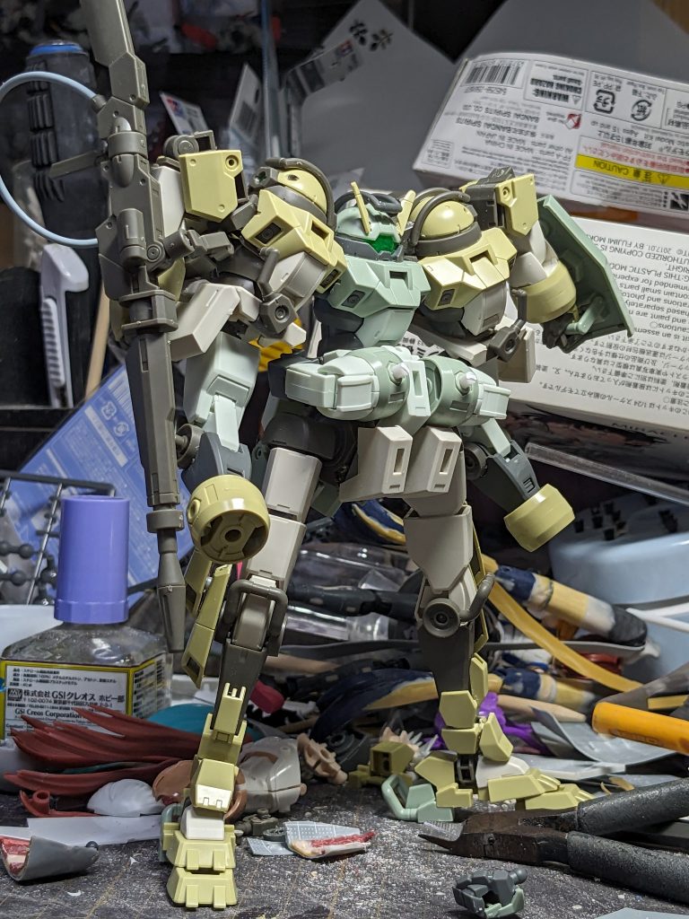 腰とか脚とかにギミック仕込み終わる前です。