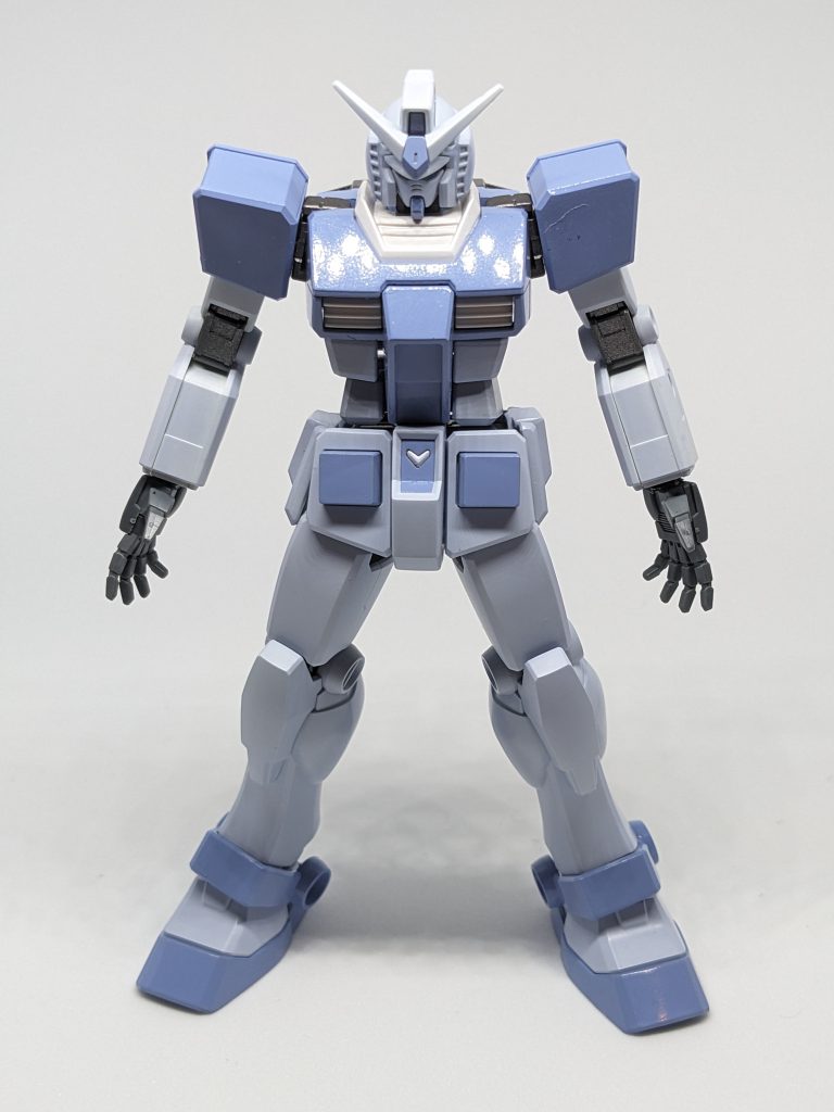 何故かハンドパーツを紛失してしまい、マウンテンサイクル(実家)から発掘したHGUCガンダムから平手を拝借。最後につや消しトップコートの予定だったけど、初エアブラシで塗りっぱなし光沢もツヤツヤで気持ちいいので放置。