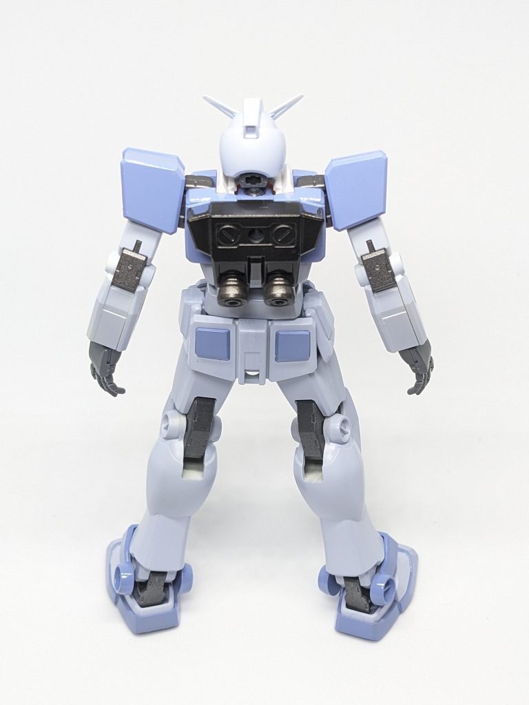 各関節は焼鉄色。バックパックは焼鉄色をベースにスモークグレーを上塗り。写真では分かりづらいが、奥にラメ感のある深いグレーがいい感じ。てか、今更ながら気が付いたが、ハンドパーツだけでなくサーベルもない。まぁ戦いを好まない娘なので、軽武装型ということにしておこう。…こんなことならいっそバックパックのサーベルラックも切断加工してしまうのも良かったな。