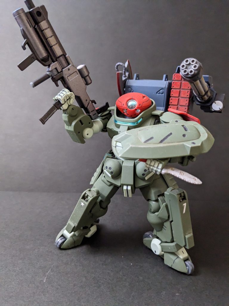 派手さはないけどカッコイイ機体ですね。