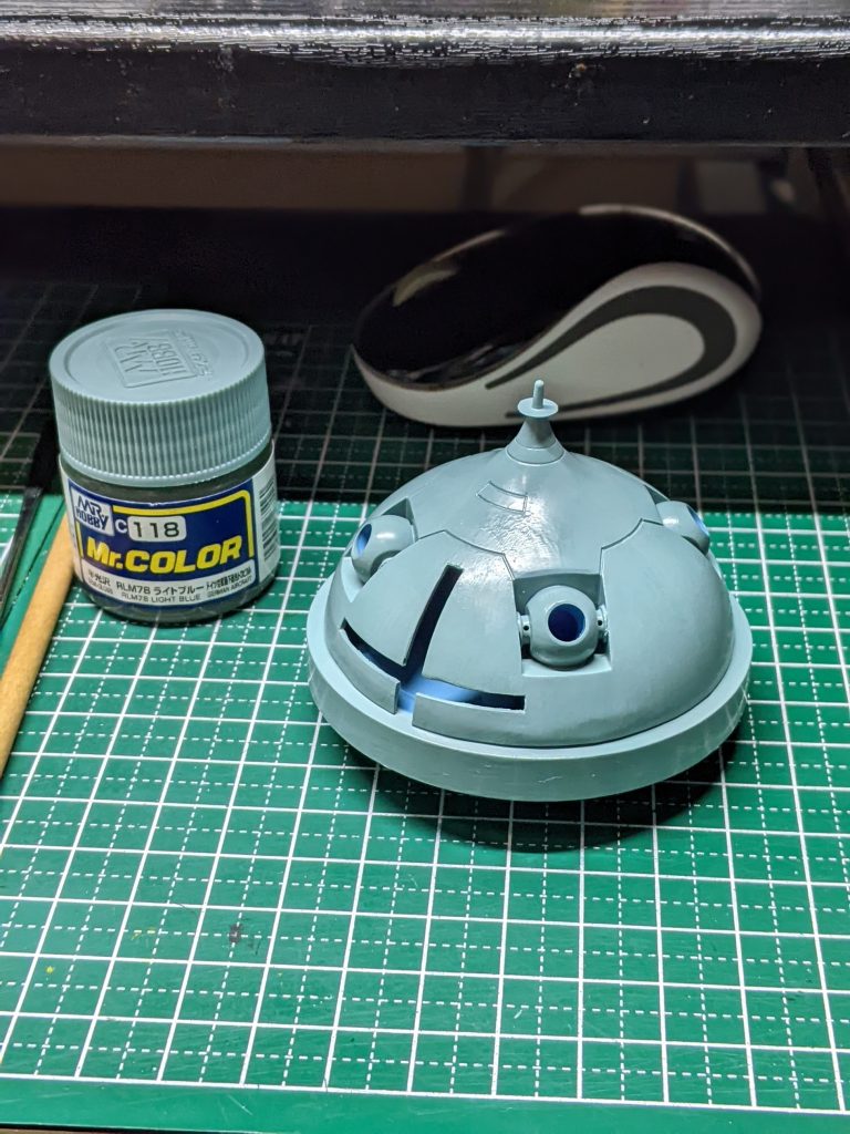 2日目。けっこう悩んでメインカラーはクレオスのRLM78ライトブルー。いい色ですね。ゾックみたい。