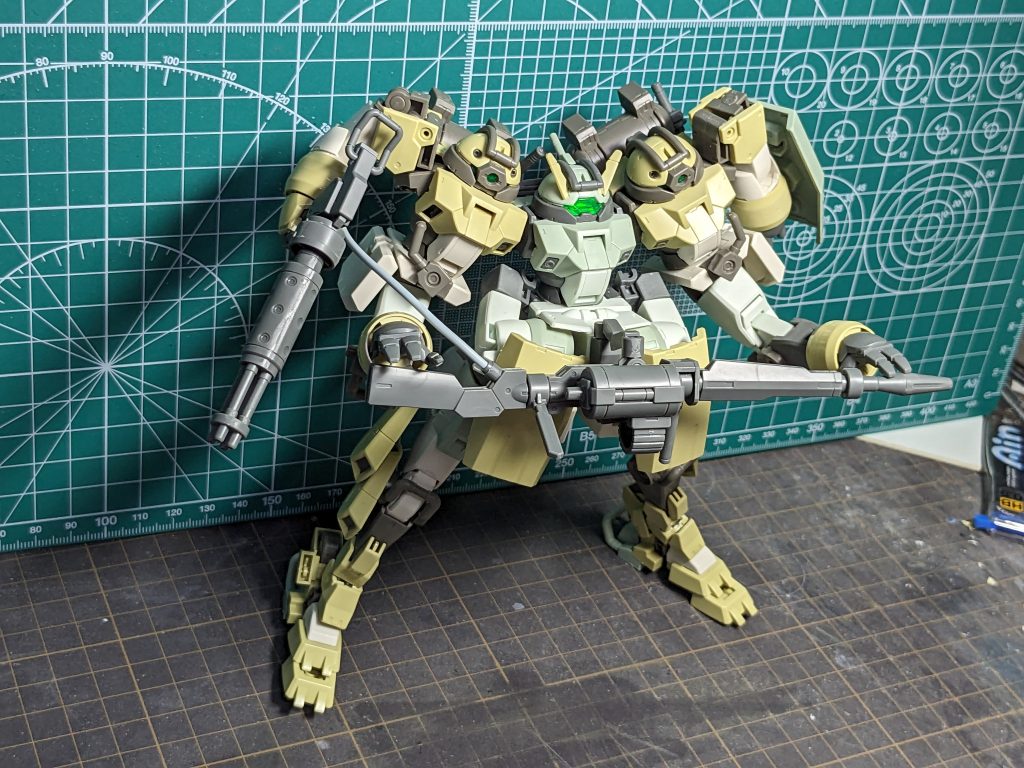 せっかく腰とライフルを接続できるギミックがあるので活かしました。