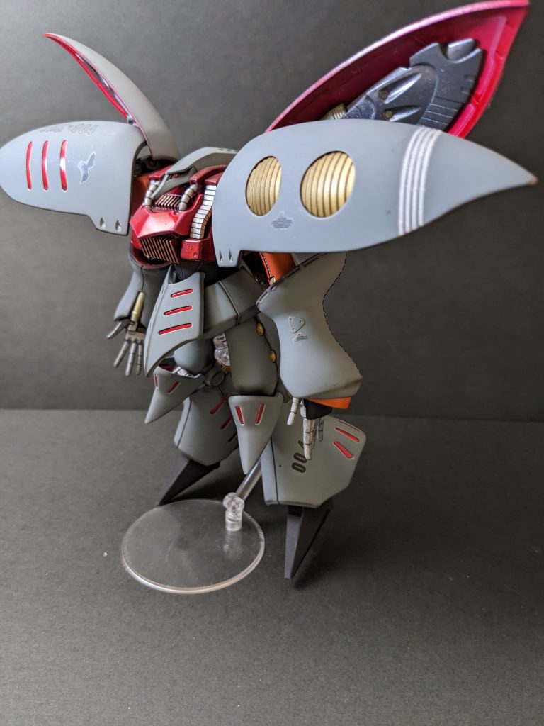 台座が小さくて飛行ポーズが…数年前に制作したまま放置してたので、関節ガタガタにヘタってます。