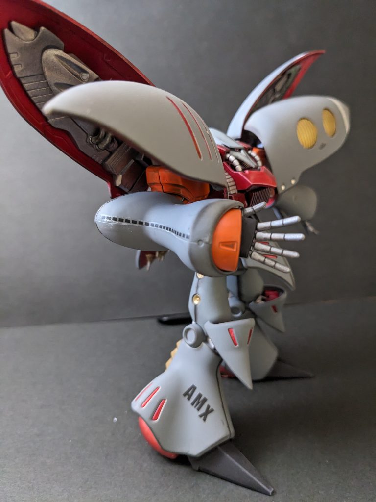 4本指はキットの手のひらを切断し、若干の表情付けが出来るようにしてます。