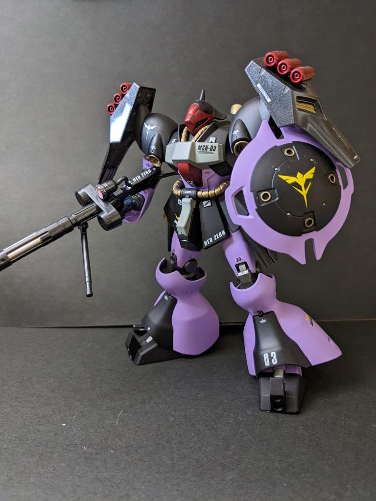 デカールは控えめですが、それらしく見える程度。