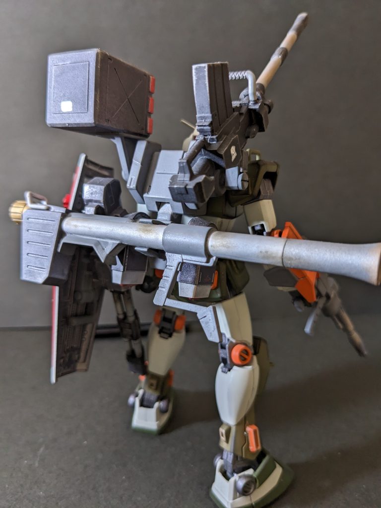 背中重そうだけど自立します。