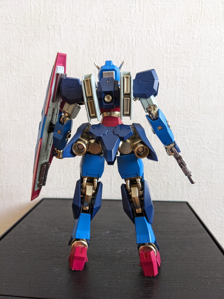 背面この機体、腰のサイドスカートのデザインが超好みです😆