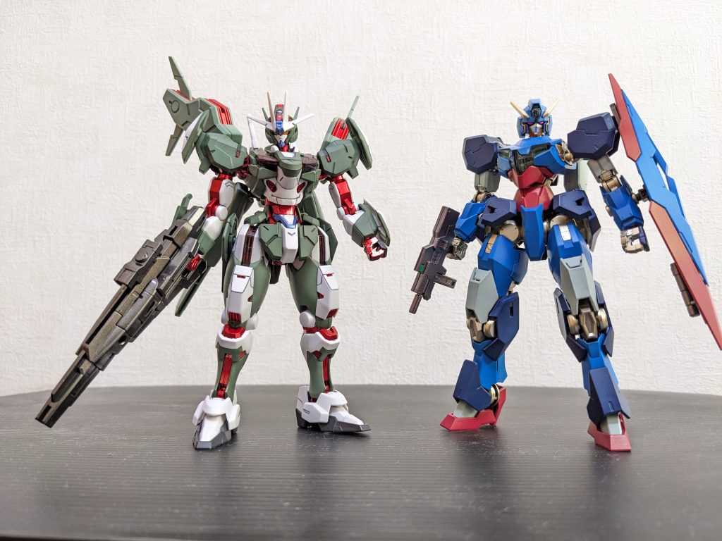 前番組主役機とのツーショット😆両方とも好き勝手塗ってるんで、もはやどっちが主役なの❓状態です💦