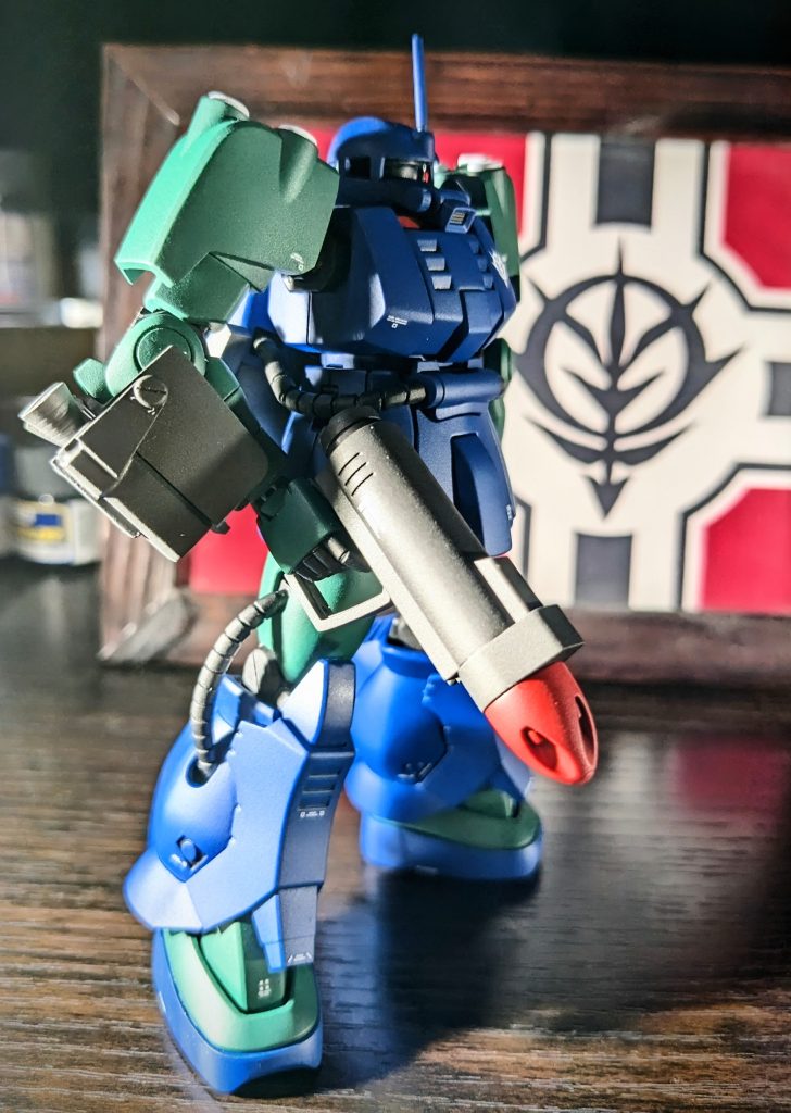 ラッツリバーはザクバズの弾倉とプラ材で作りました。モノアイは全周、上下はさすがに諦めさせて貰ってm(_ _)m左右には振れる様にしてあります。