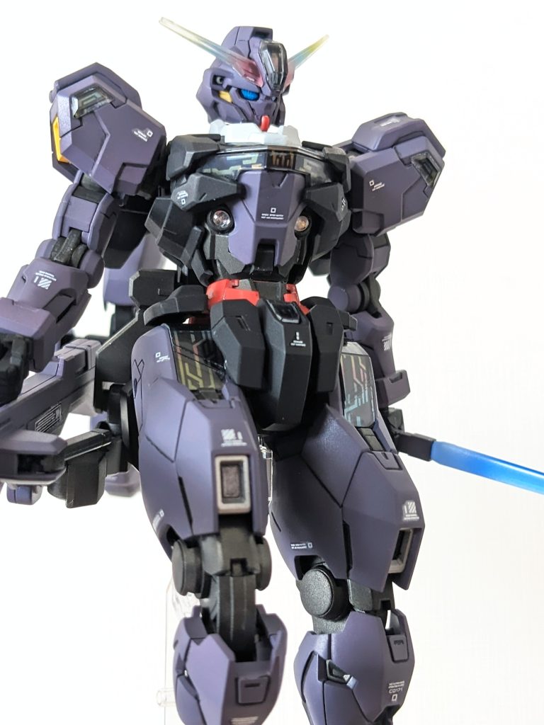 以下、寒い妄想設定文です。「劇場版　水星の魔女 」―a.s.132。歴史の闇に葬られたクワイエットゼロ事変から10年。地球では戦争シェアリングからの復興が進んでいた。北アフリカ・クィンハーバー中心都市の夕刻。復興を記念した式典には新ベネリットグループ代表代理として、ガンドの後遺症から復帰したスレッタが参列していた。