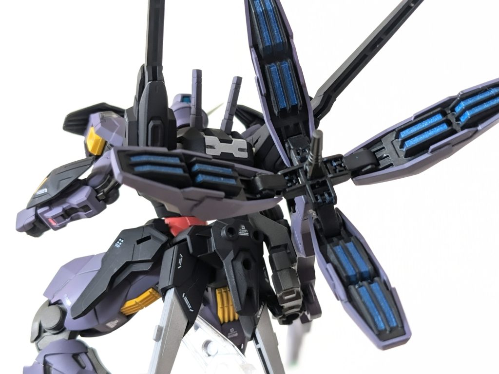 箒のメタリックブルーはマスキングのしがいがありました…フルメカニクスかMGではここは別パーツにてお願いしたいですね。