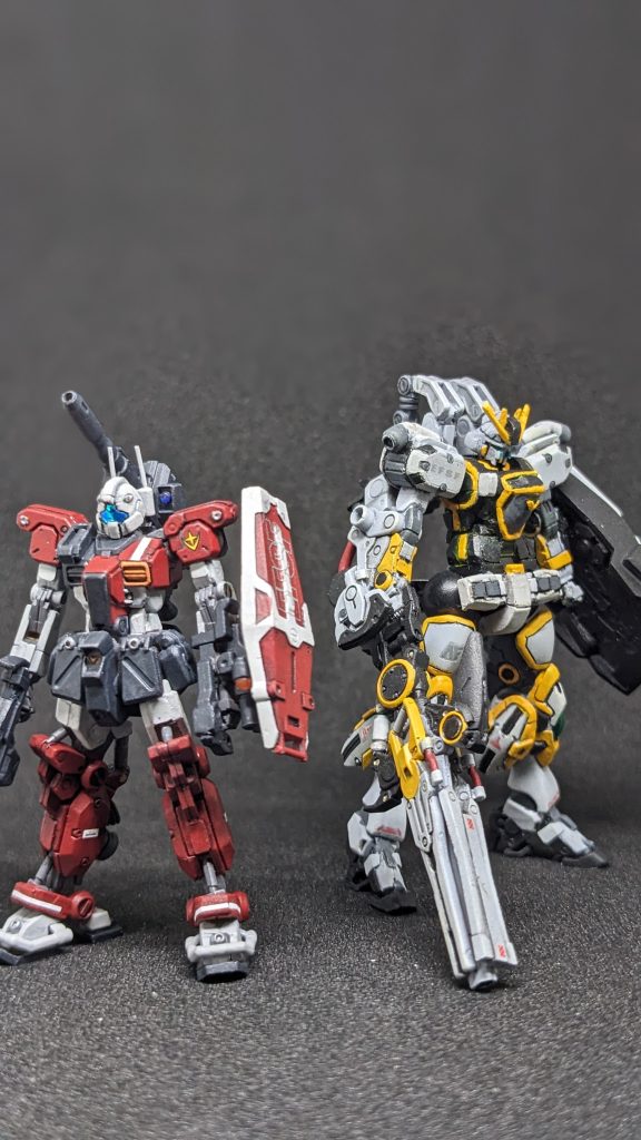 こうして見ると同じ時代のMSとは思えない(笑)