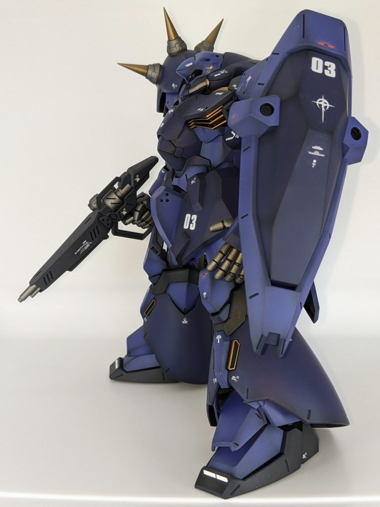 「閃光のハサウェイ」シリーズはこの子で3体目の制作となります。（あ、投稿は２体です。）1/144スケールとはいえ、大柄でパーツ数もソコソコでしたので非常に組み易いキットでした。