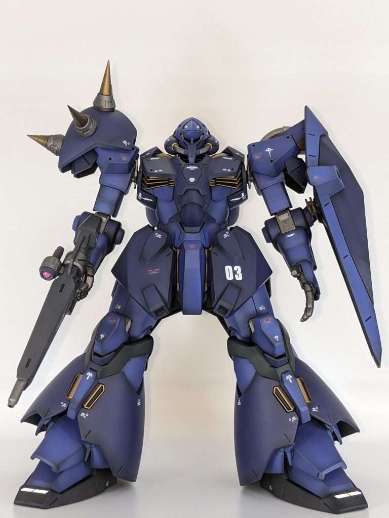 正規のカラーもイイのですが、私のイメージでは夜間戦闘機のイメージが強いため、ダークブルーを基調とした色遣いでグラデーション塗装しました。