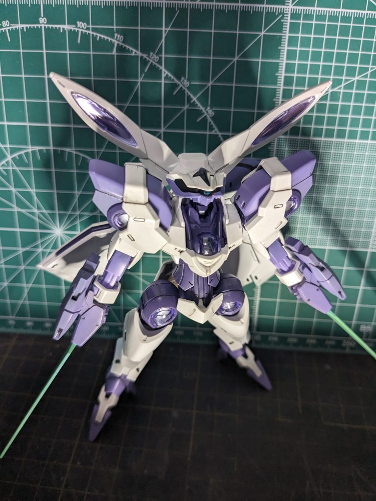 全塗装したのに半艶トップコートのおかげか素組みにスミ入れしたみたいな質感になっちゃいました。