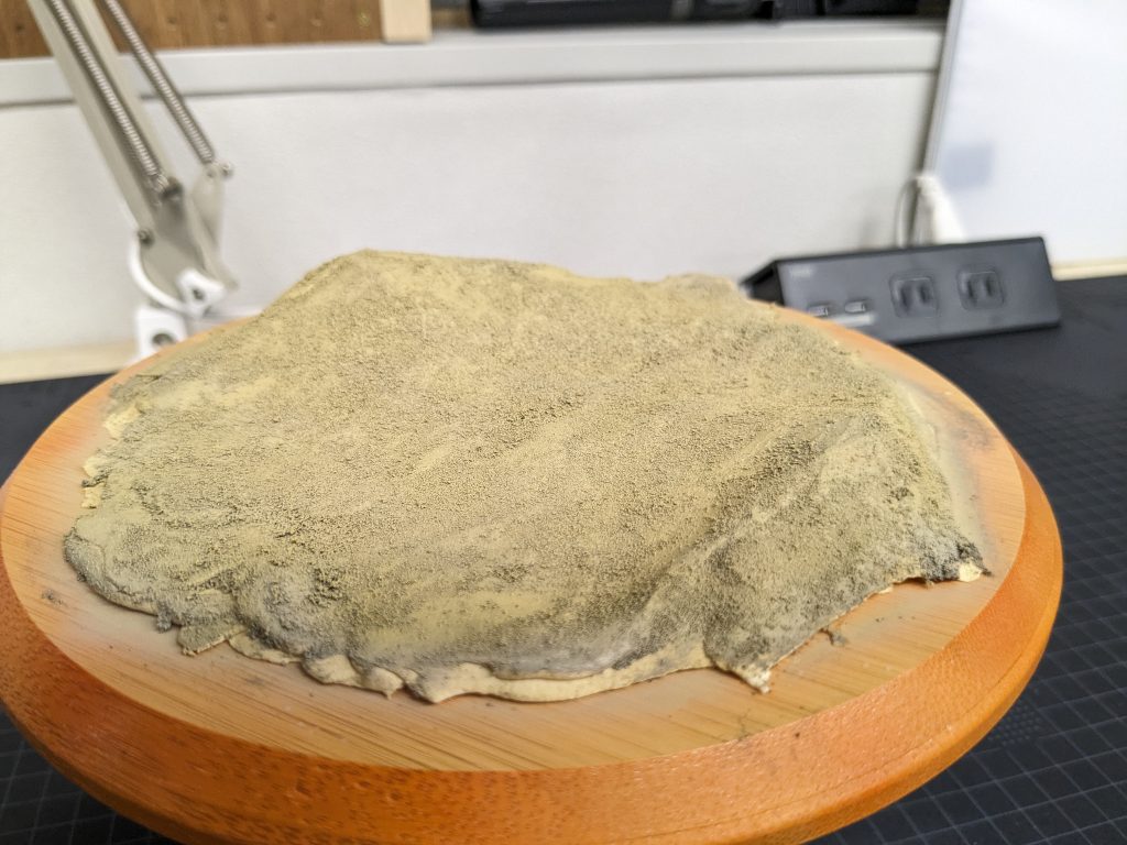 台座の写真材料はサンドペーストを除くと全て100均です。100均ぱねぇ