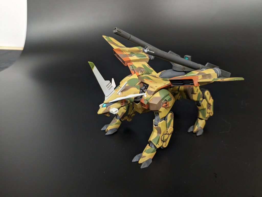 汚し、スミ入れ、デカール終了後練り消し迷彩直後よりさらに情報量が増えた感じ