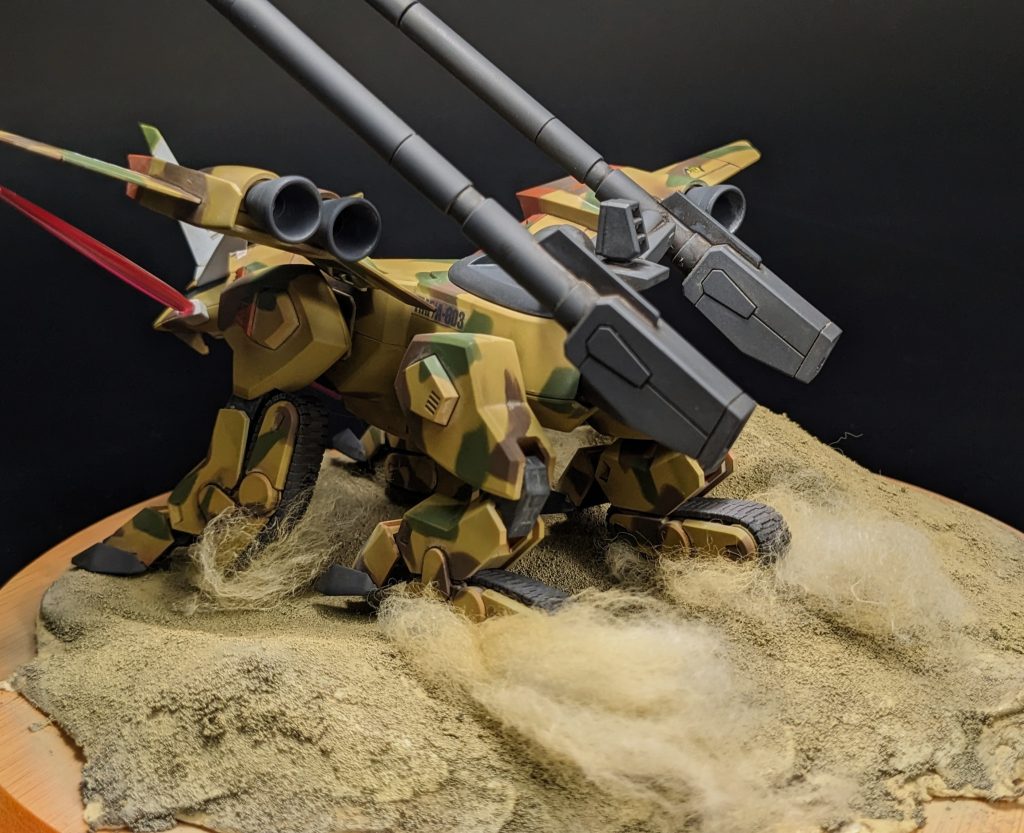 後ろの写真砂埃が際立ってますね