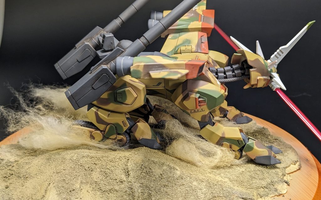 側面の写真個人的に臨場感でてると思ってる前足のザフトのマークがお気に入り