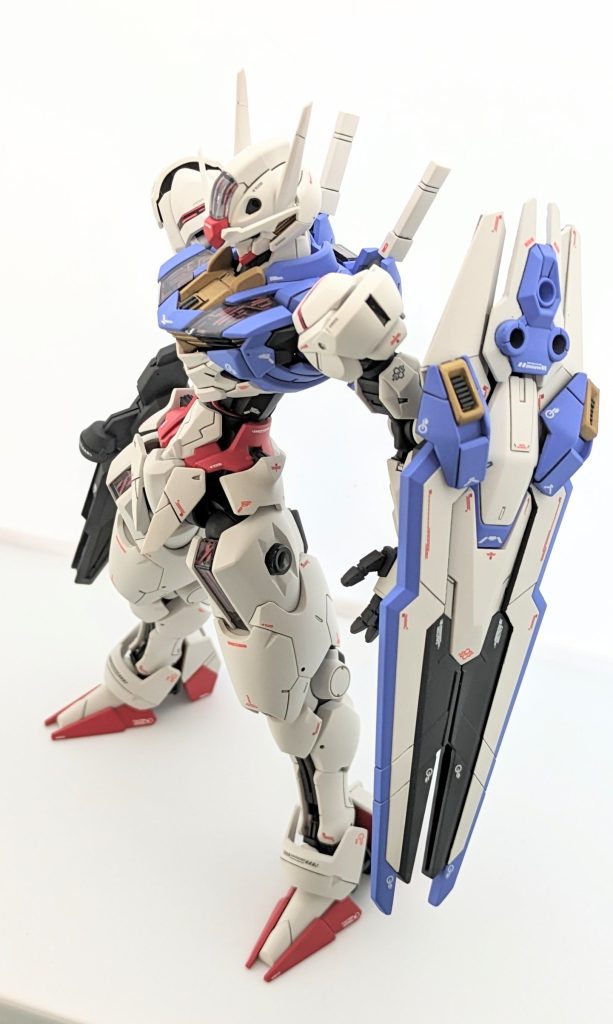 スタイルは胴4ミリ.足首1ミリ、首1ミリの延長。腰のスカートは延長して尖らせました。元のキットがかっこいいので、筋彫りの追加はあまりせず、彫り直しとヤスリがけを丁寧にしました。