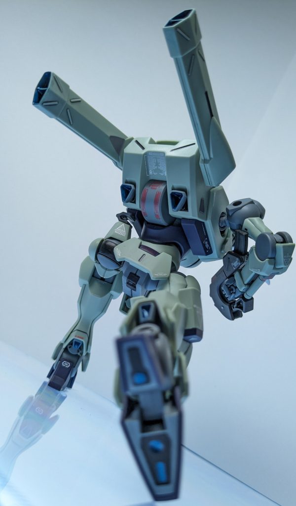 水星の魔女に出てくる機体のバーニアは赤より青の方が個人的には似合いますね。