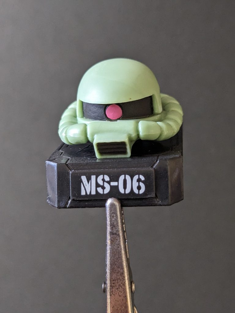 オマケのザク頭なにも触ってません。オマケのままです。