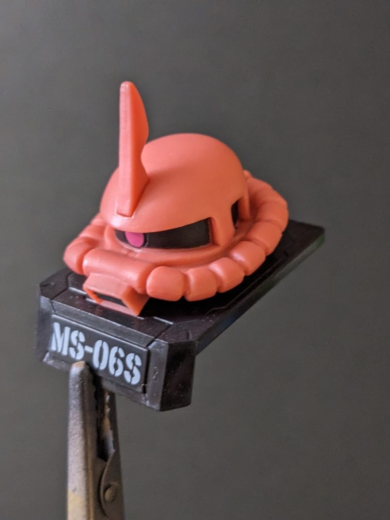 シャアザクも。使用用途はカップヌードルの蓋押さえなんですけど。