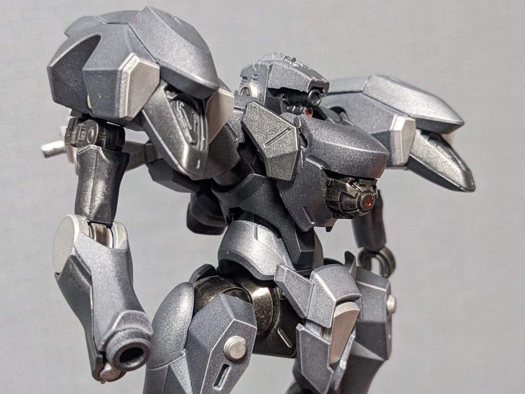 実は直前まではザウォートの胴体まんまでしたが、やっぱり物足りないと思ってグレイズのセンサーを胴体下部に取り付けました。この一手がとても大きいと個人的には思ってます。以上になります。アーマードコア6、後ちょっとで発売でずっとワクワクが止まりません…!皆さん、ルビコンで会いましょう!!