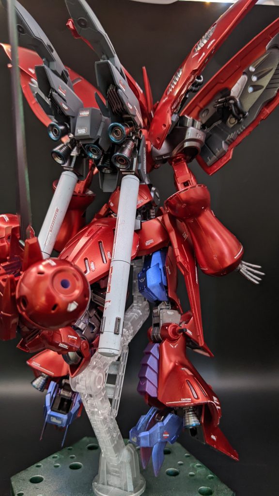 シナンジュスタインのバックパックを使用尻尾はベギルベウの腕をそれらしく。