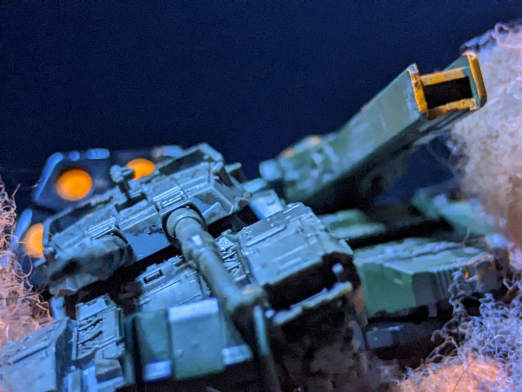 左後部キャタピラ大破隊長「たとえ…この身朽ち果てようとも…」連邦兵「！？」