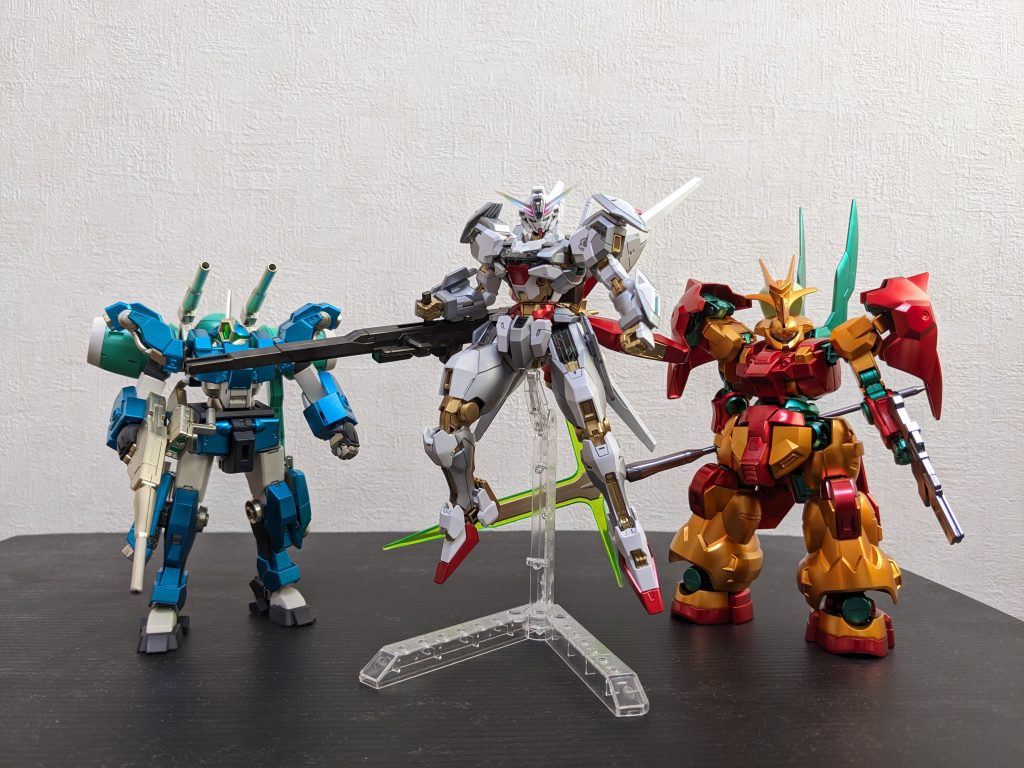 ラスト2話の株ガンチームグエルがダリルバルデでなく、ディランザに再搭乗ってのが嬉しかった😆黄門様風に並べてみましたが、両サイド(パイロット、機体共に)「角さん」なんだが😅シュバルゼッテが買えなかったのと、ファラクトが積んだままなので、最終回のガンダム四天王状態はお預けです💦