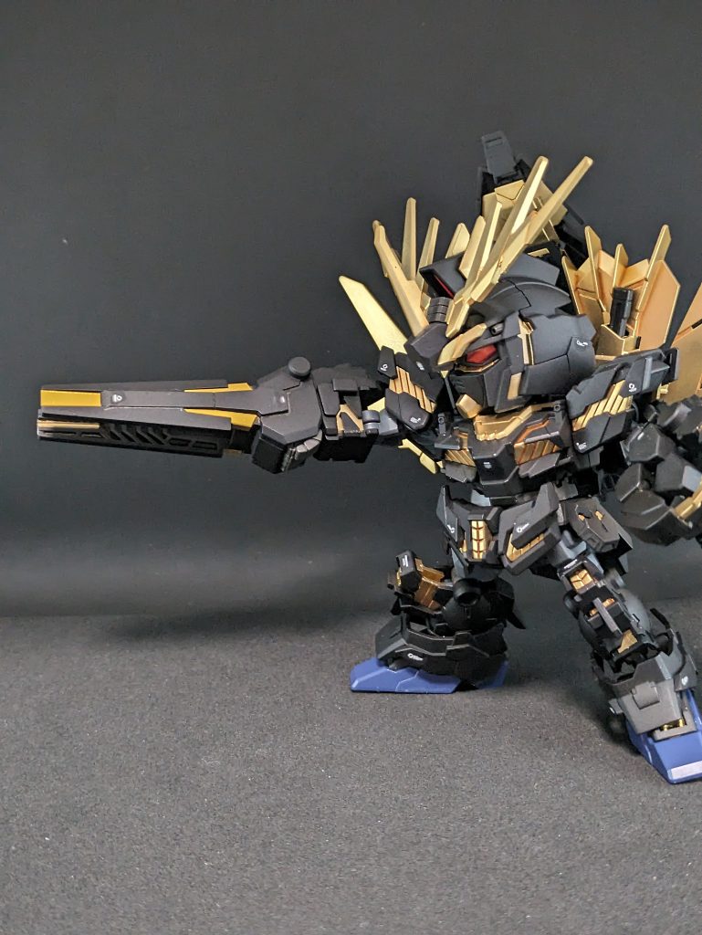 説明書でそうなっていたので、アームド・アーマーBSの先端内側もスプレー塗装で。(プラスチック)シールを使えば塗装(とマスキング)の手間も省けよう!って誰かが言ってたんですよ。違うんですオレじゃない!せっかくいいものが同封されていたので使わない手はないですよね。多少色味は変わってしまいますけども。特に手に近い方の独特な形のほう。マスキングが地獄になるところじゃったわい。