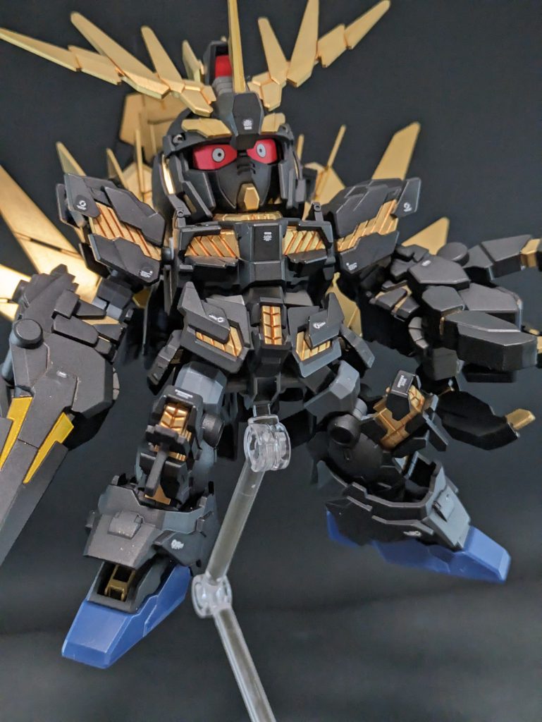 アニメ初見時、個人的には、バンシィって初登場からクシャトリヤ戦が終わるまでずっとこんな目してたんだろうなぁと思ったんですが、その通りのシールがついてきてくれたので最高でした。たぶんリディのせい。VNみたいなぶっ飛んだド近接武器大好きなんですけど、なんでノルンで外したんだろうか・・・