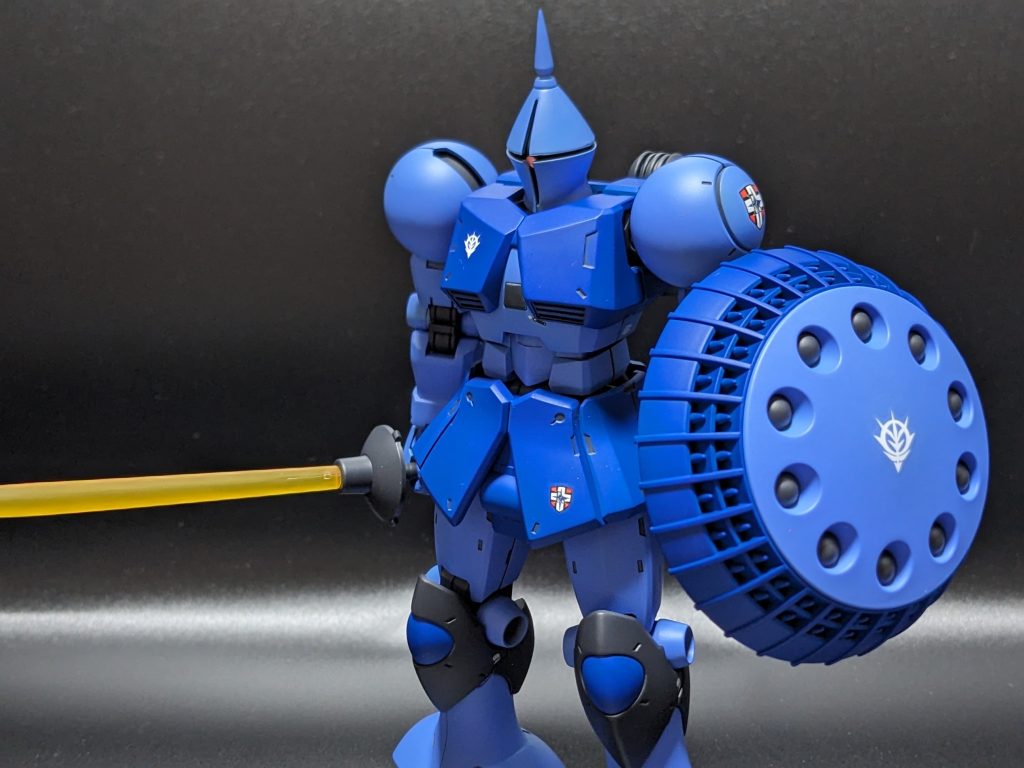 シールドも青にするか迷いましたが青で良かったと思いますバーチャロンカラーの風蒼を使ってみました濃い青はガンダムカラー　MSブルーです