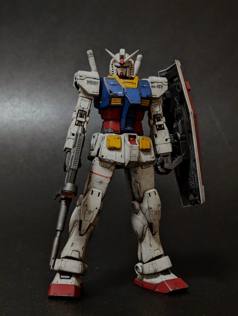 最後に78ガンダム。大好きな機体なので、かなりいじりました。顔はAGE1から拝借。腕の延長。太ももと足首で延長、太ももは太らせました。各部ディテールをPGUによせて簡略化し、なるべくシンプルになるように意識しました。