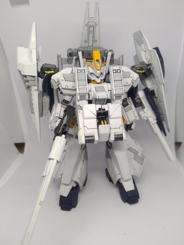 ちらりと見えるサイドスカートはプリムローズのパーツ。前腕部と二連装ビームガンはプラバンから製作してます。