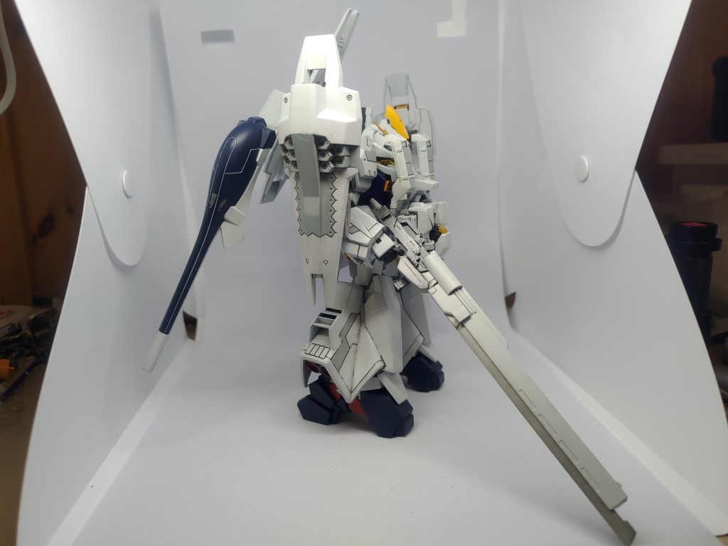 背面はシールドブースターではなく、フルドド(ラー2形態含む)でも良かったのですが、自立が出来ないのでボツにしました。