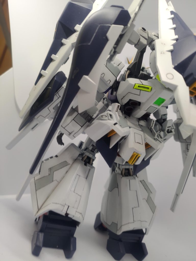 背面。脚部キツキツで開らいてるうえに、下駄のバーニア塗り忘れました。