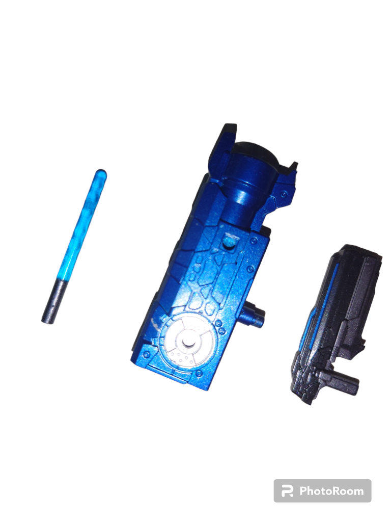 武器は左から、ビームサーベル、グレネードランチャー、EXT−マグナムLB。 