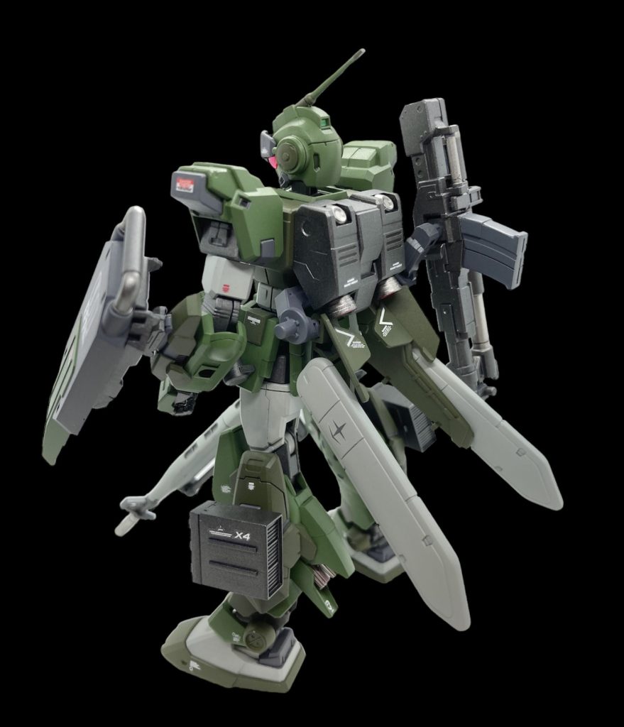 狙撃型だから燃料も沢山いるかなと思い、陸戦型の設定だけど空間戦仕様のプロペラントタンクを付けてます。使い捨てだからと思い今回は塗り分けしませんでした。くどくなりそうだったのでスミイレもパス