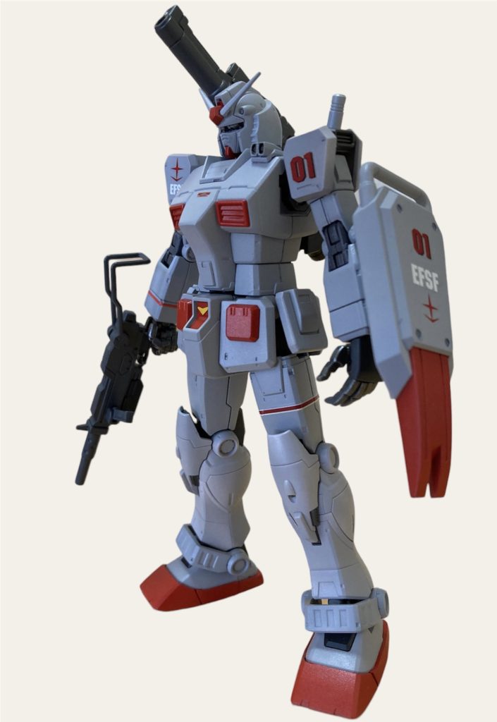 80%以上のパーツはフルアーマーガンダムの中の人です。以前製作したフルアーマーガンダムのカラーリングがイマイチでしたのでバラして、アーマー部分を先日投稿したモロッコジムに移植。余剰パーツなどを使って改修型にしています