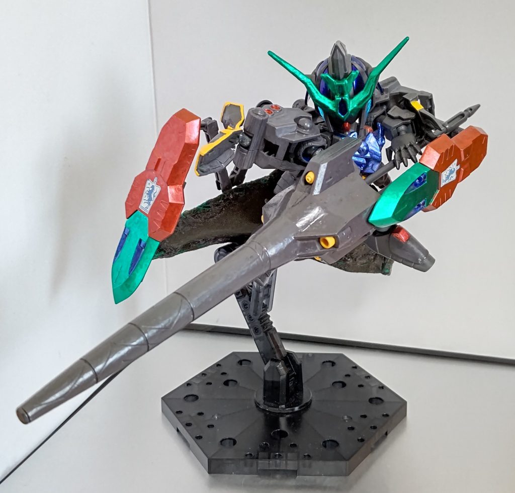 陽竜騎士G-クルナス通称【陽竜形態(ヨルムンガンドモード)】陽竜ヨルムンガンドを取り込んだ姿。月竜の尾と同形状の【陽竜の尾(ヨルムンガンドテール)】を引き続き使用する。背中の翼である【陽竜の翼(ヨルムンガンドウイング)】からは【ミストルティン】を生み出すことができ、氷獄槍グングニールが変化した大型の槍【氷竜槍ネオグングニール】に装填し射出する奥義【陽竜の霹靂(ダインスレイヴ)】を放つことが出来る。