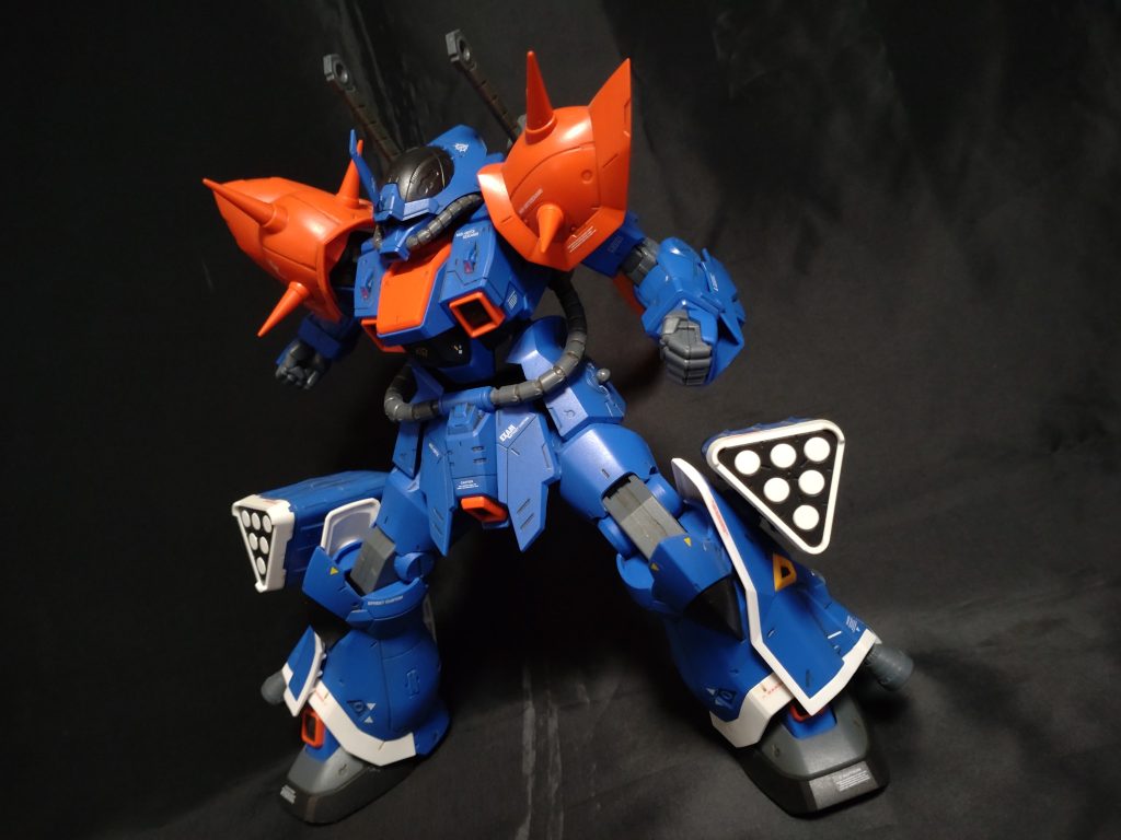 脚部ミサイルポッド