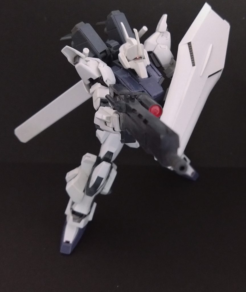  バックパックを変換することによって､シナンジュスタインをイメージしたような状態にもできる