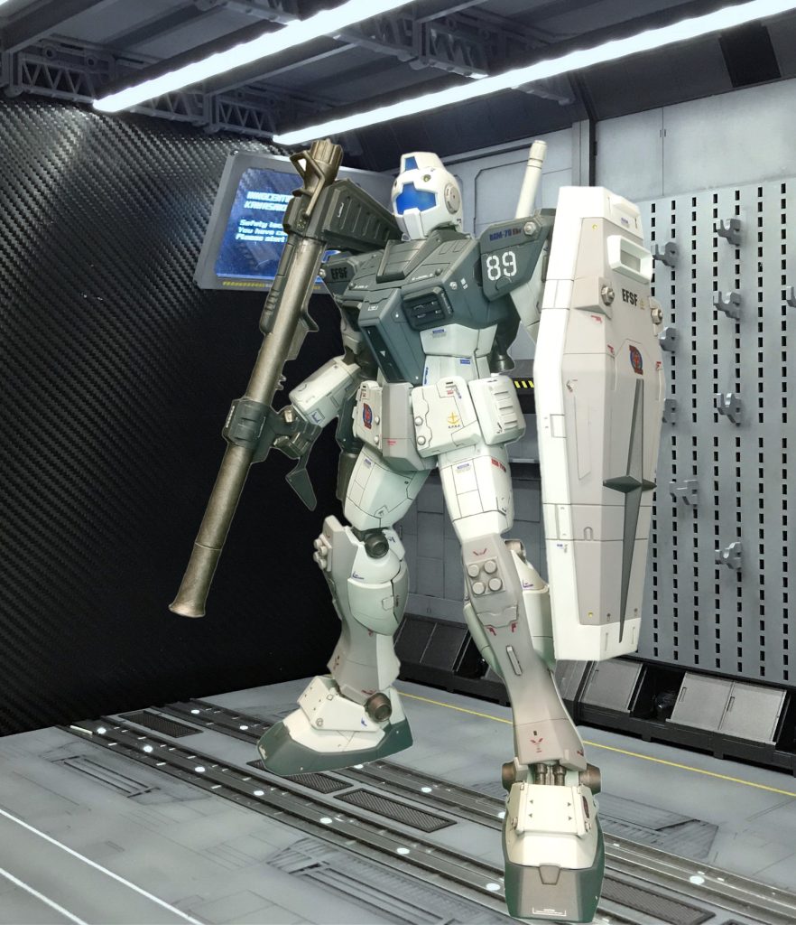 バイザーは、蛍光塗料なのでブラックライトで光ります。