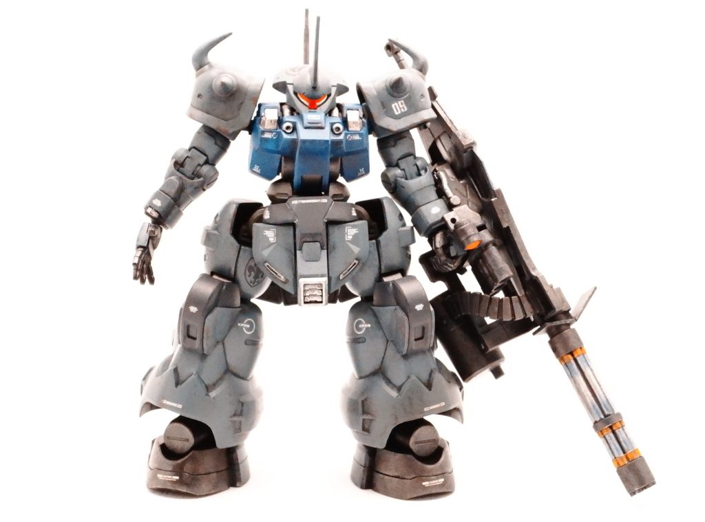 あと、肩アーマーと太腿、脚部の合わせ目消しも頑張りました。わりとコツを掴んできたんじゃないかなぁ