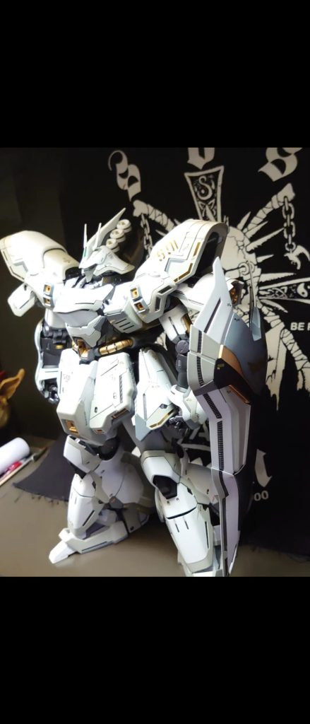 白サザビー–3枚目/制作者：3103