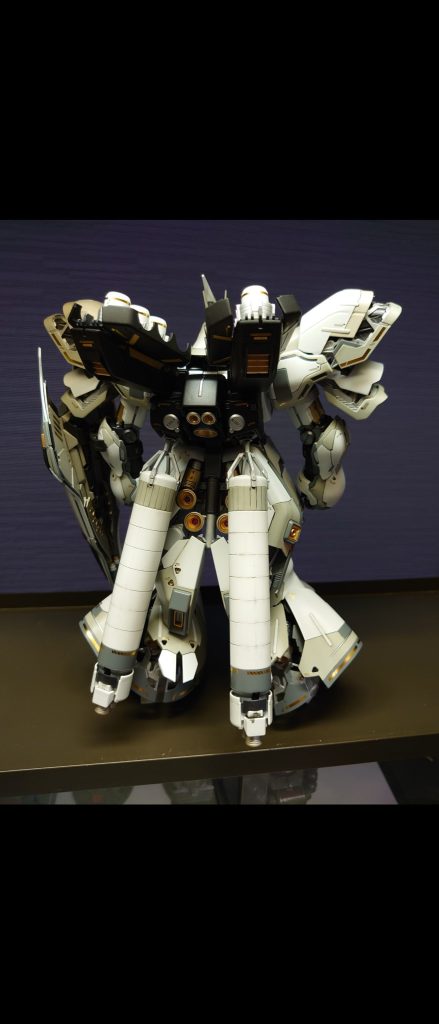 白サザビー–3枚目/制作者：3103