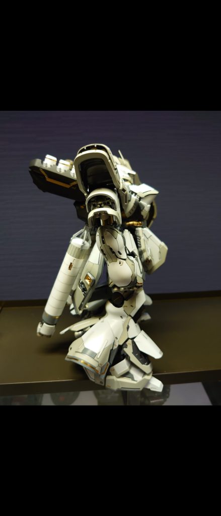 白サザビー–2枚目/制作者：3103