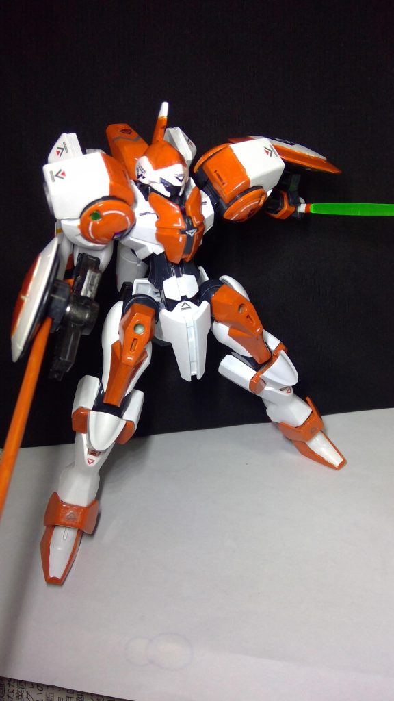 背後スカート部には簡易ラックが増設されており、ライフルと持ち替えることでビームサーベルが使用可能。なお、本機はテストパイロットからの評価が高く、一部からは実用化を望む声もあったが推進剤やエネルギー管理が難しく、ペイル社との利権調整の問題もあったため正式採用はされず社内運用のみに留まった。